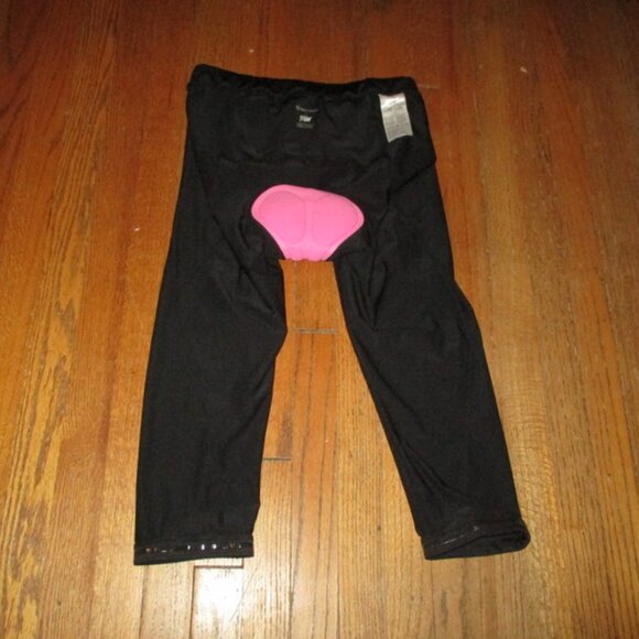 NAVISKIN Black Fitted Padded Capri Cycle Pants - Picture 10 of 10